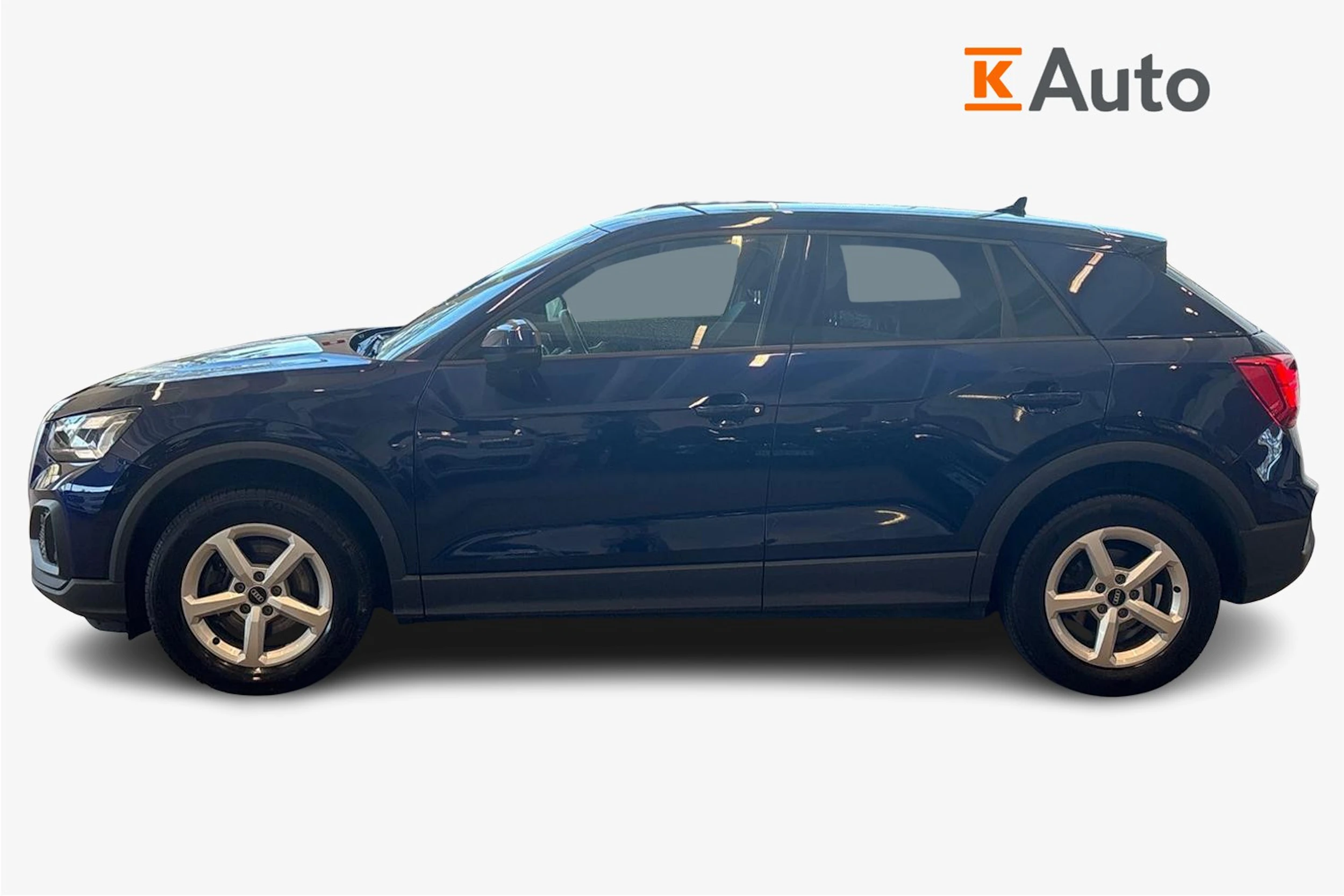 sininen Audi Q2 2022 kuva 7.