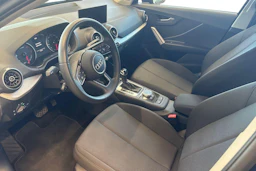 sininen Audi Q2 2022 kuva 8.