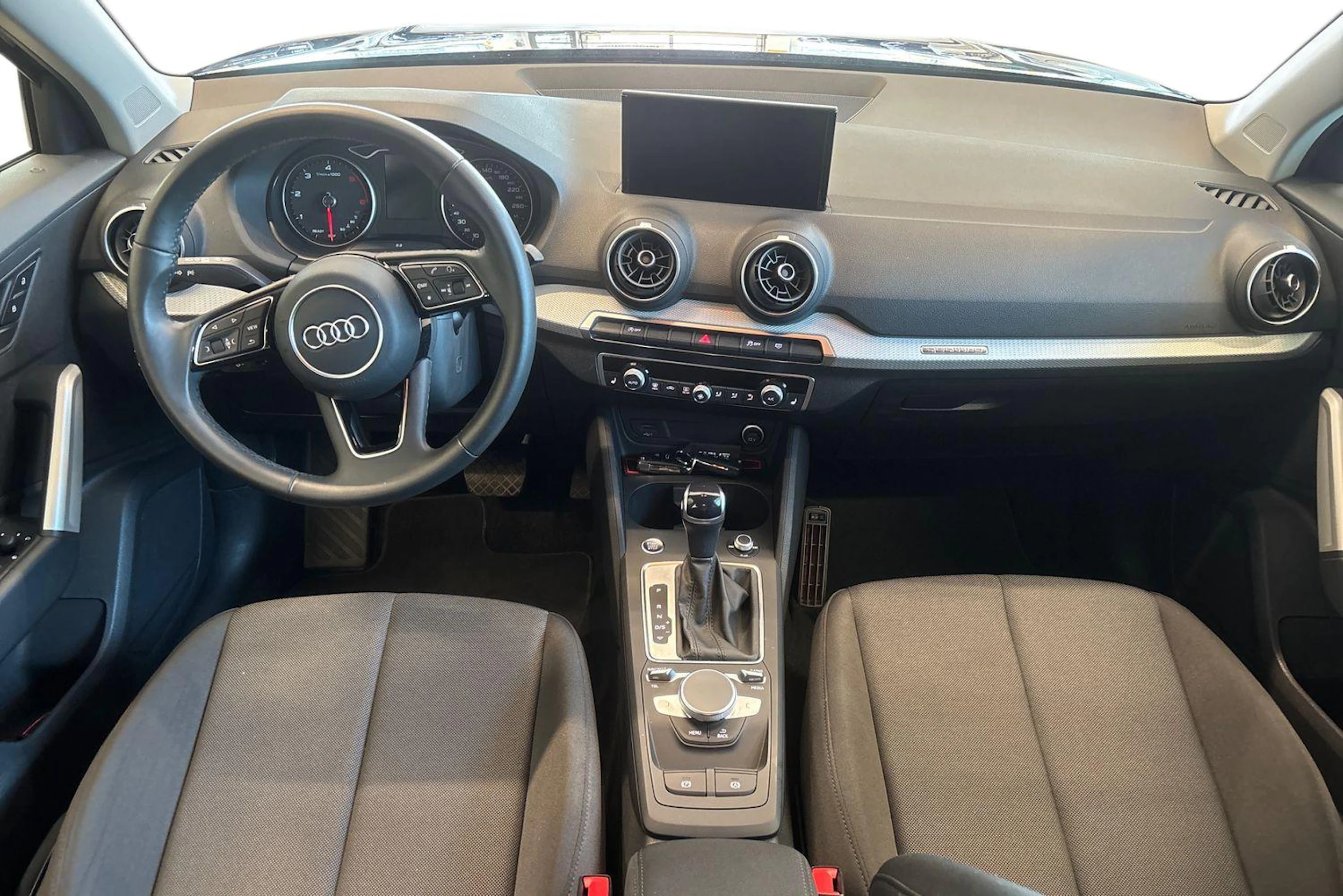 sininen Audi Q2 2022 kuva 9.