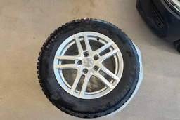 sininen Audi Q2 2022 kuva 13.