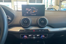 sininen Audi Q2 2022 kuva 24.