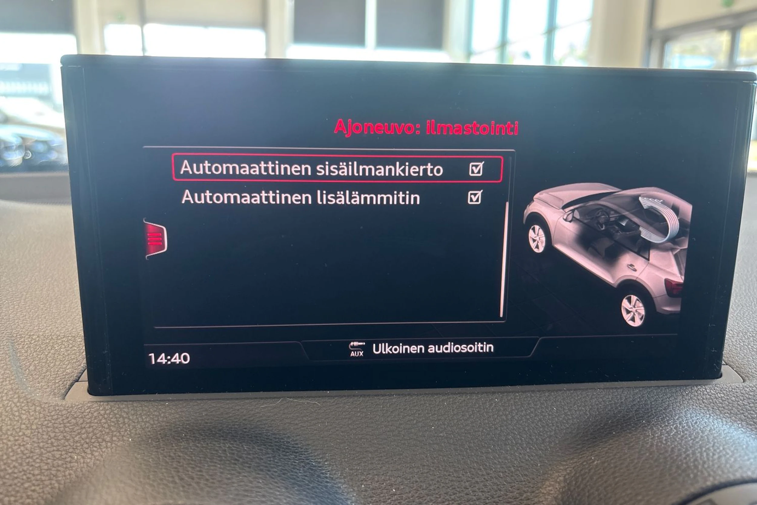 sininen Audi Q2 2022 kuva 27.