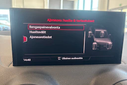 sininen Audi Q2 2022 kuva 28.