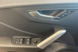 sininen Audi Q2 2022 kuva 31.