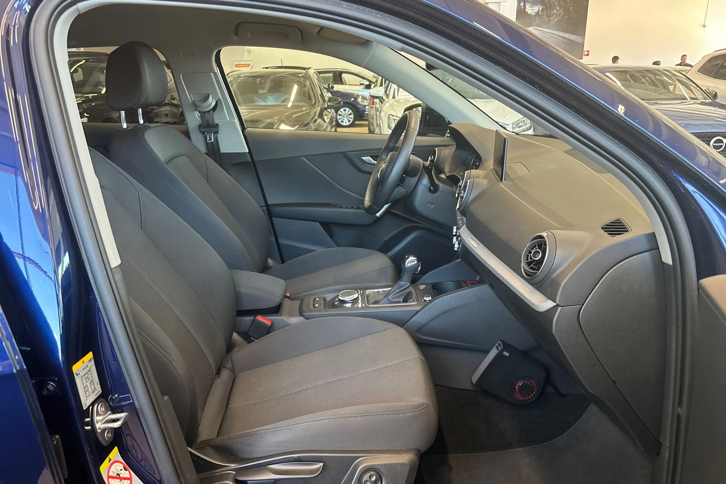 sininen Audi Q2 2022 kuva 35.