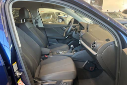 sininen Audi Q2 2022 kuva 35.