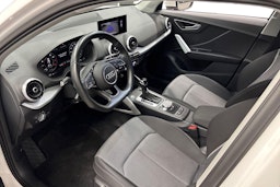 Valkoinen Audi Q2 2022 kuva 7.