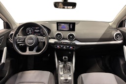 Valkoinen Audi Q2 2022 kuva 9.