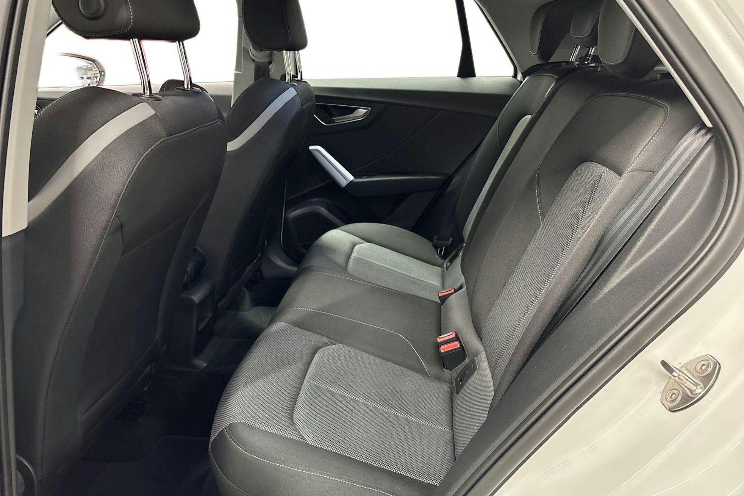 Valkoinen Audi Q2 2022 kuva 10.