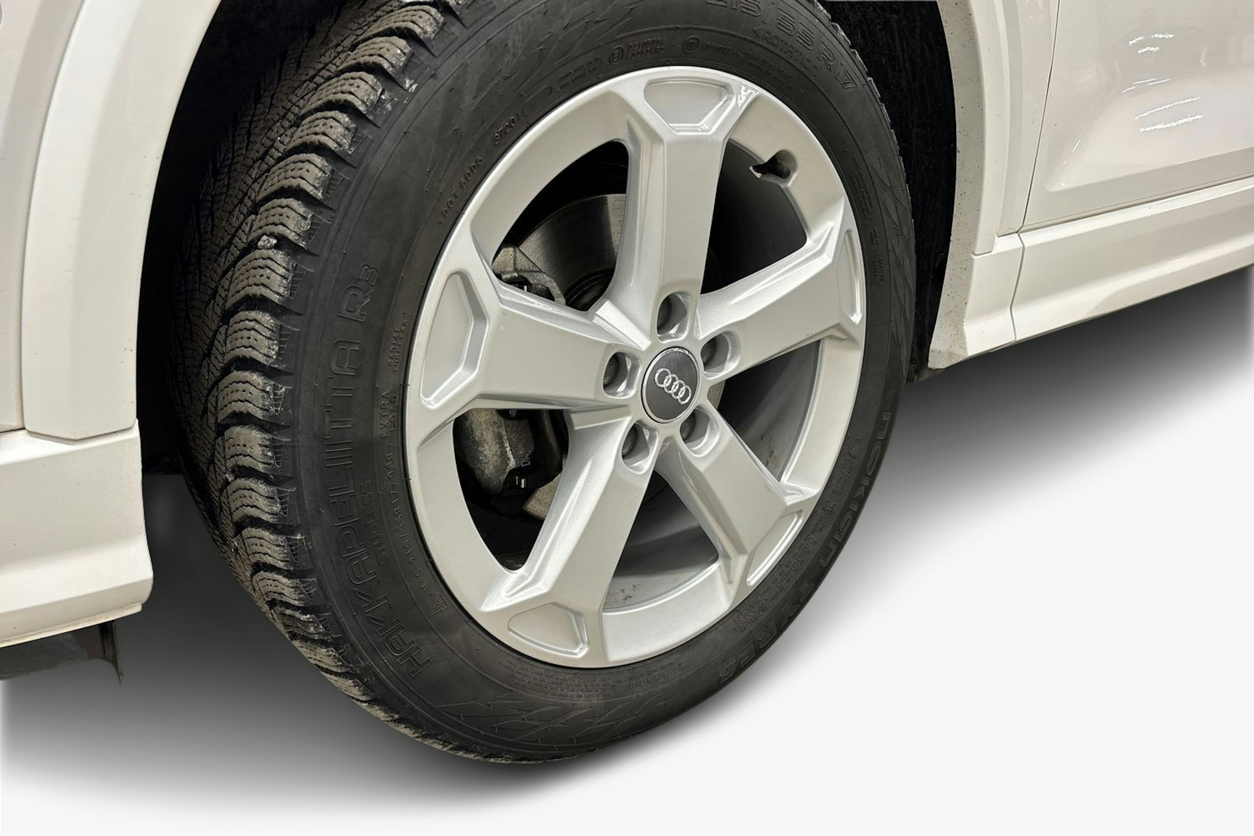 Valkoinen Audi Q2 2022 kuva 11.
