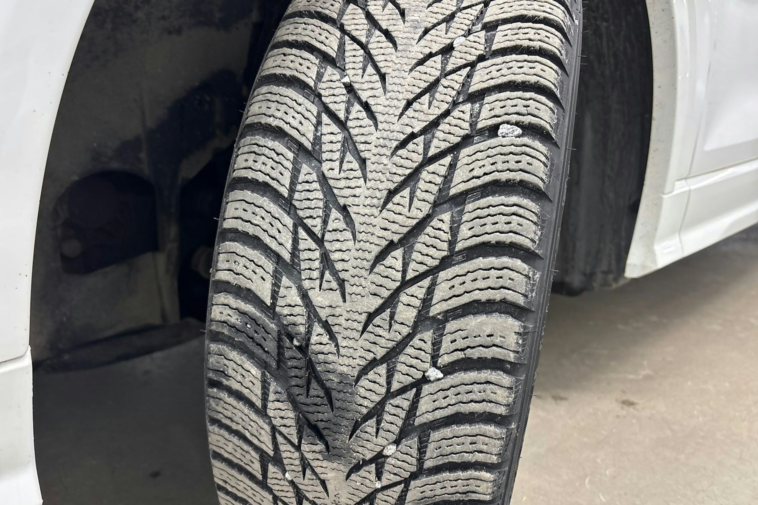 Valkoinen Audi Q2 2022 kuva 13.