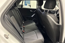 Valkoinen Audi Q2 2022 kuva 15.