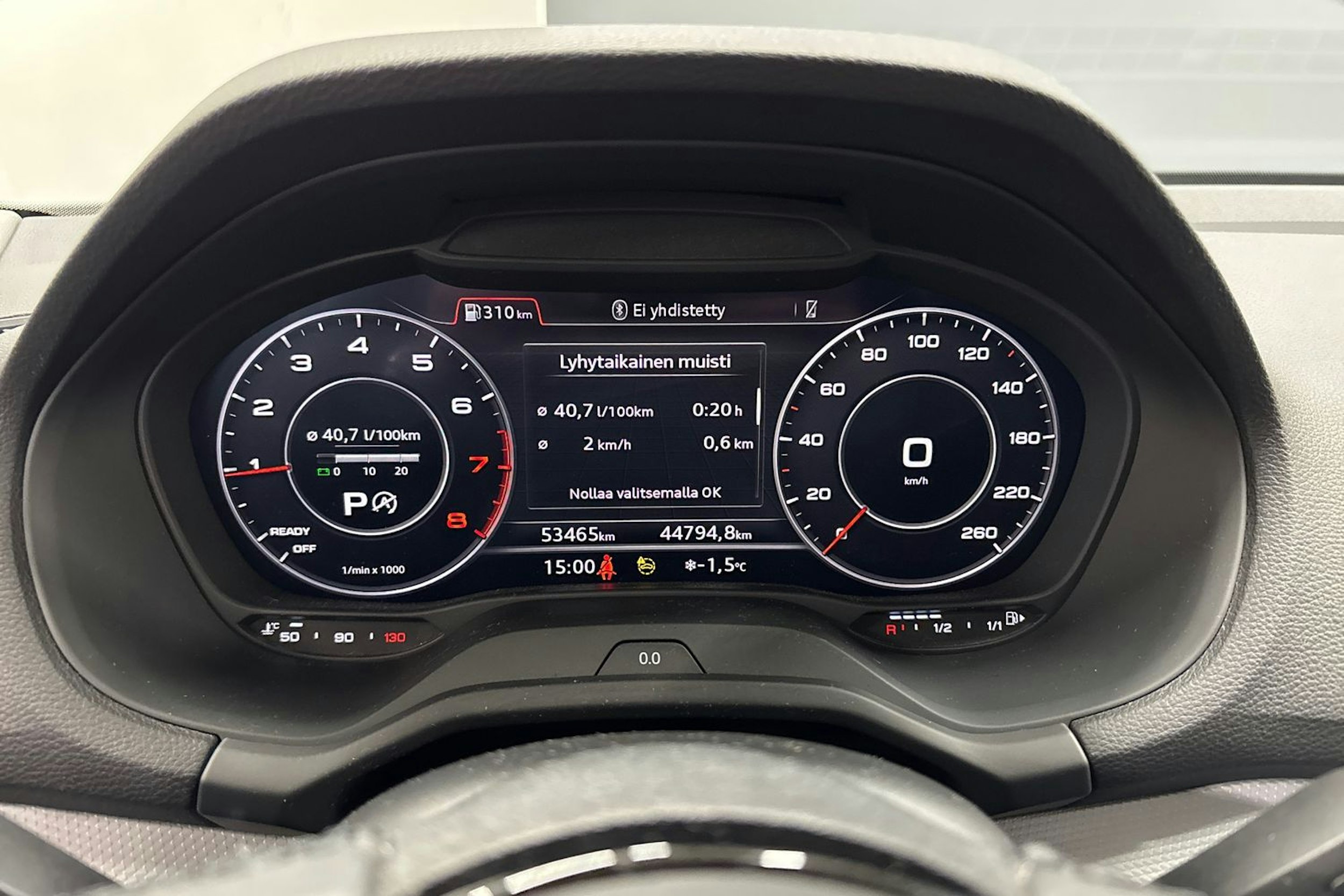 Valkoinen Audi Q2 2022 kuva 17.