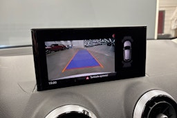 Valkoinen Audi Q2 2022 kuva 18.