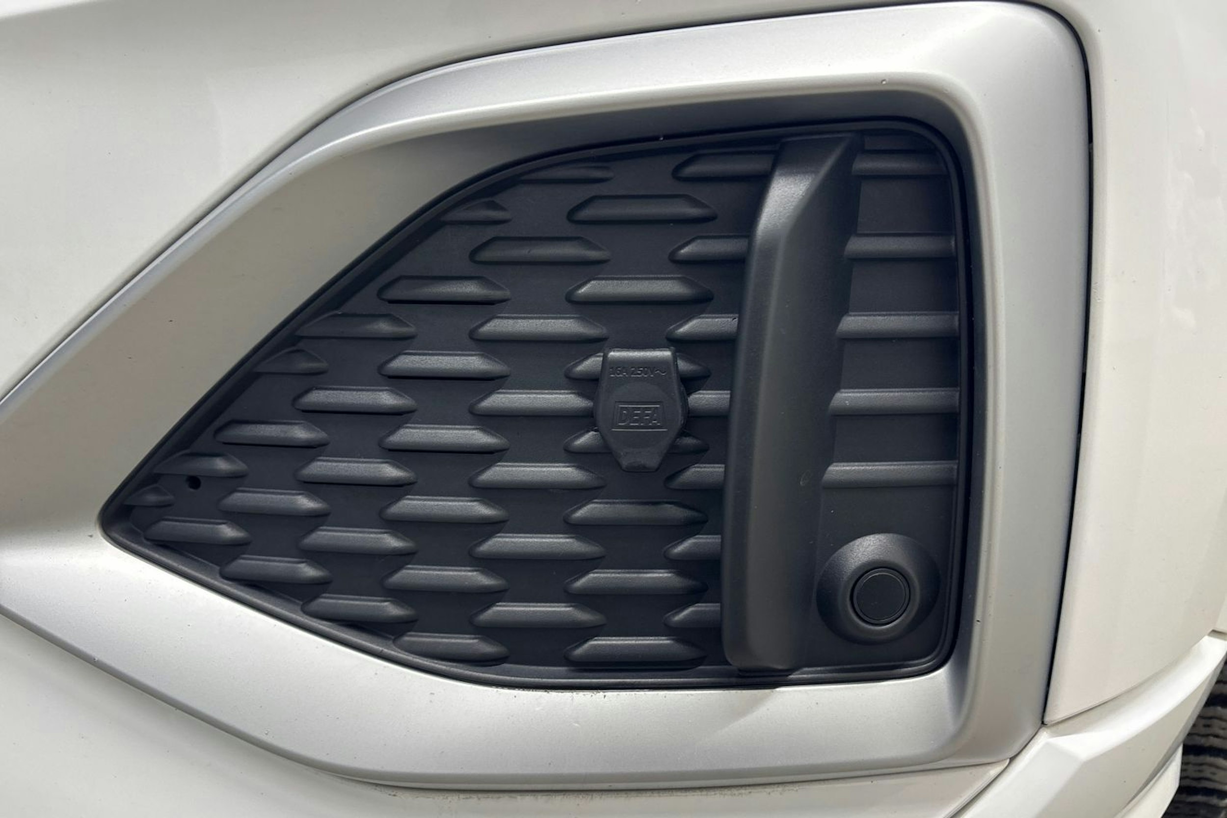 Valkoinen Audi Q2 2022 kuva 24.