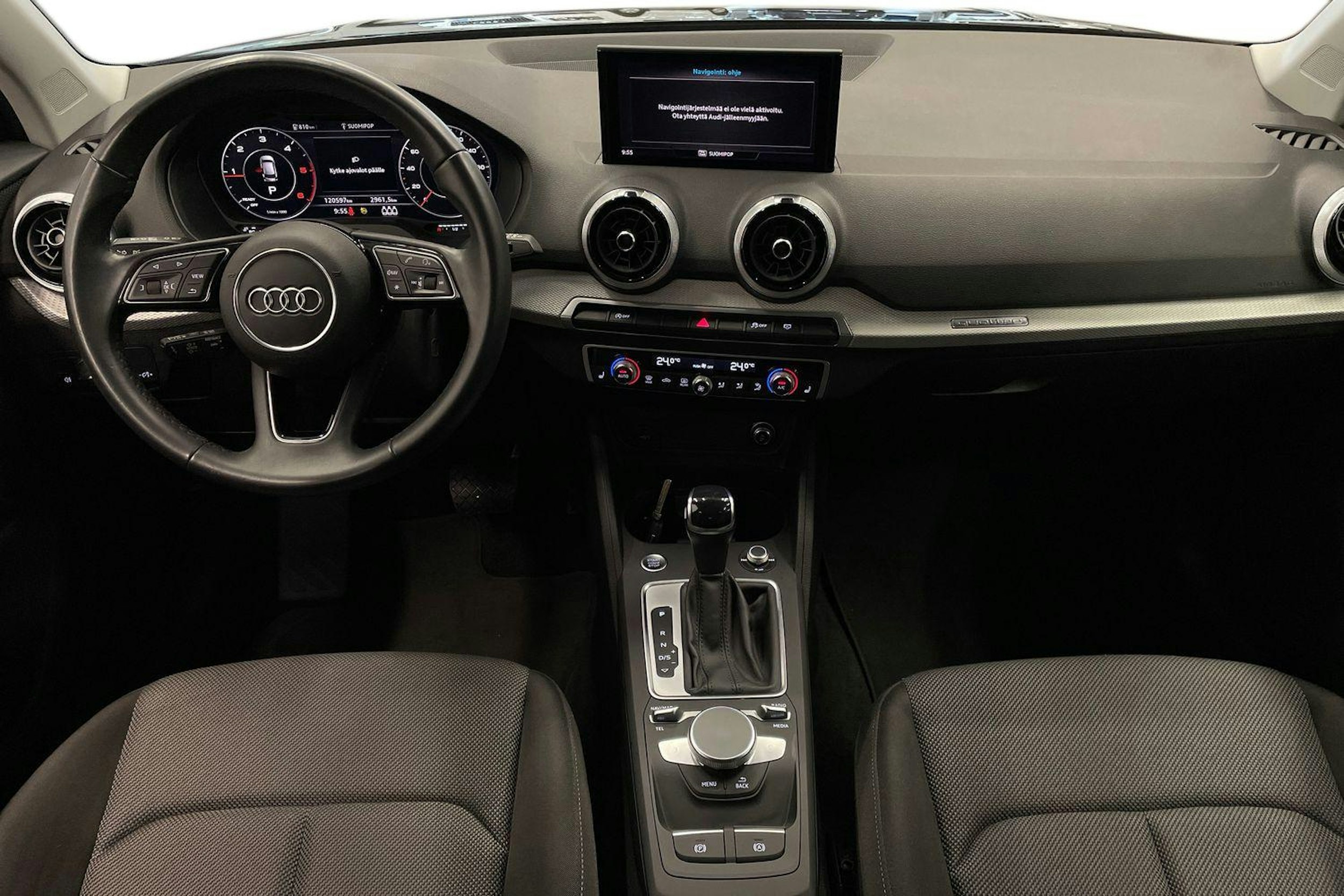 Musta Audi Q2 2022 kuva 9.