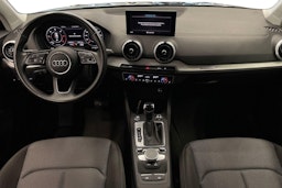 Musta Audi Q2 2022 kuva 9.