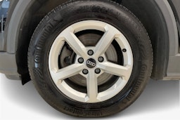 Musta Audi Q2 2022 kuva 11.