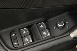 Musta Audi Q2 2022 kuva 14.