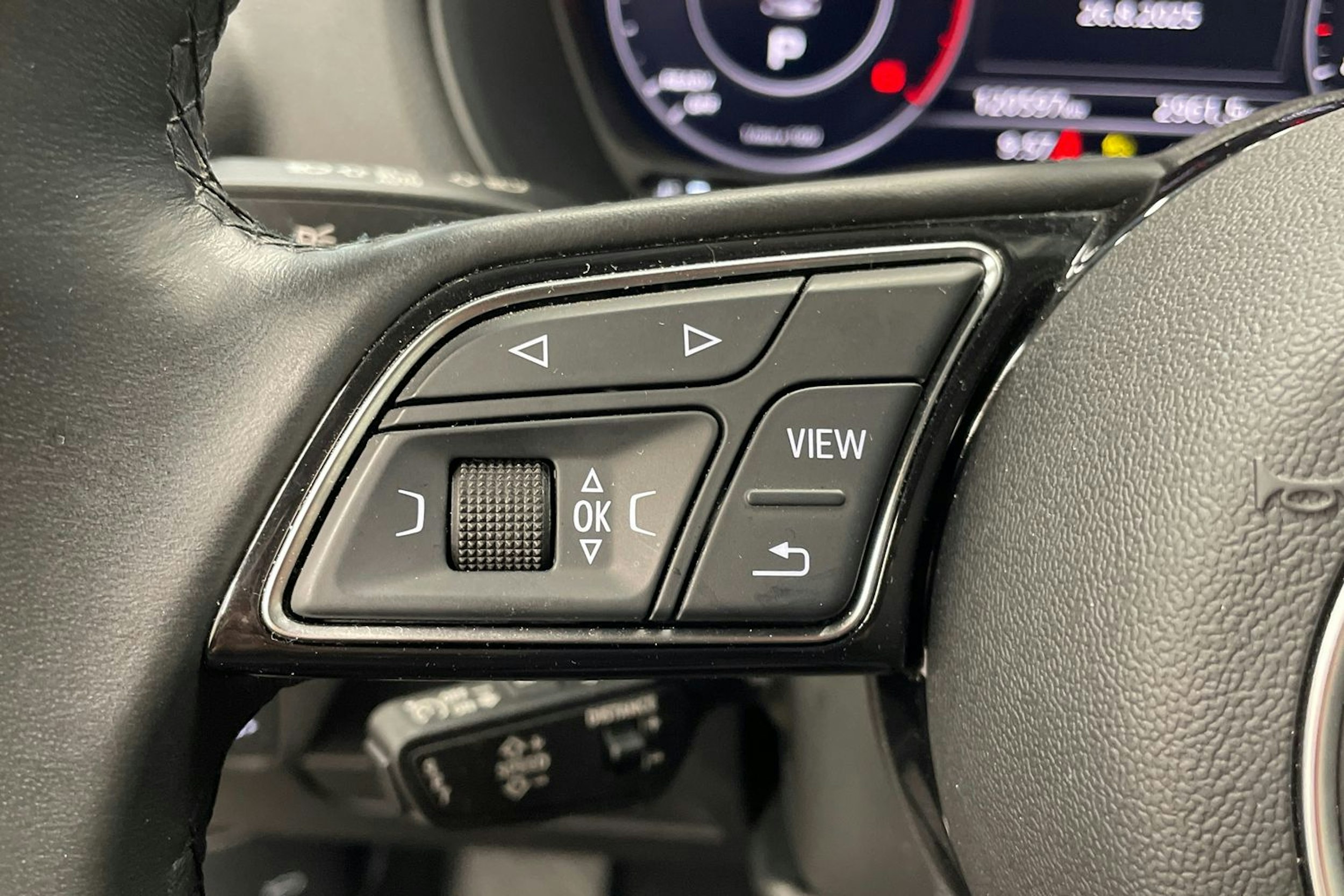 Musta Audi Q2 2022 kuva 16.