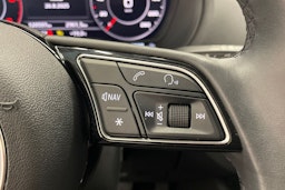 Musta Audi Q2 2022 kuva 17.