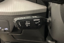 Musta Audi Q2 2022 kuva 18.