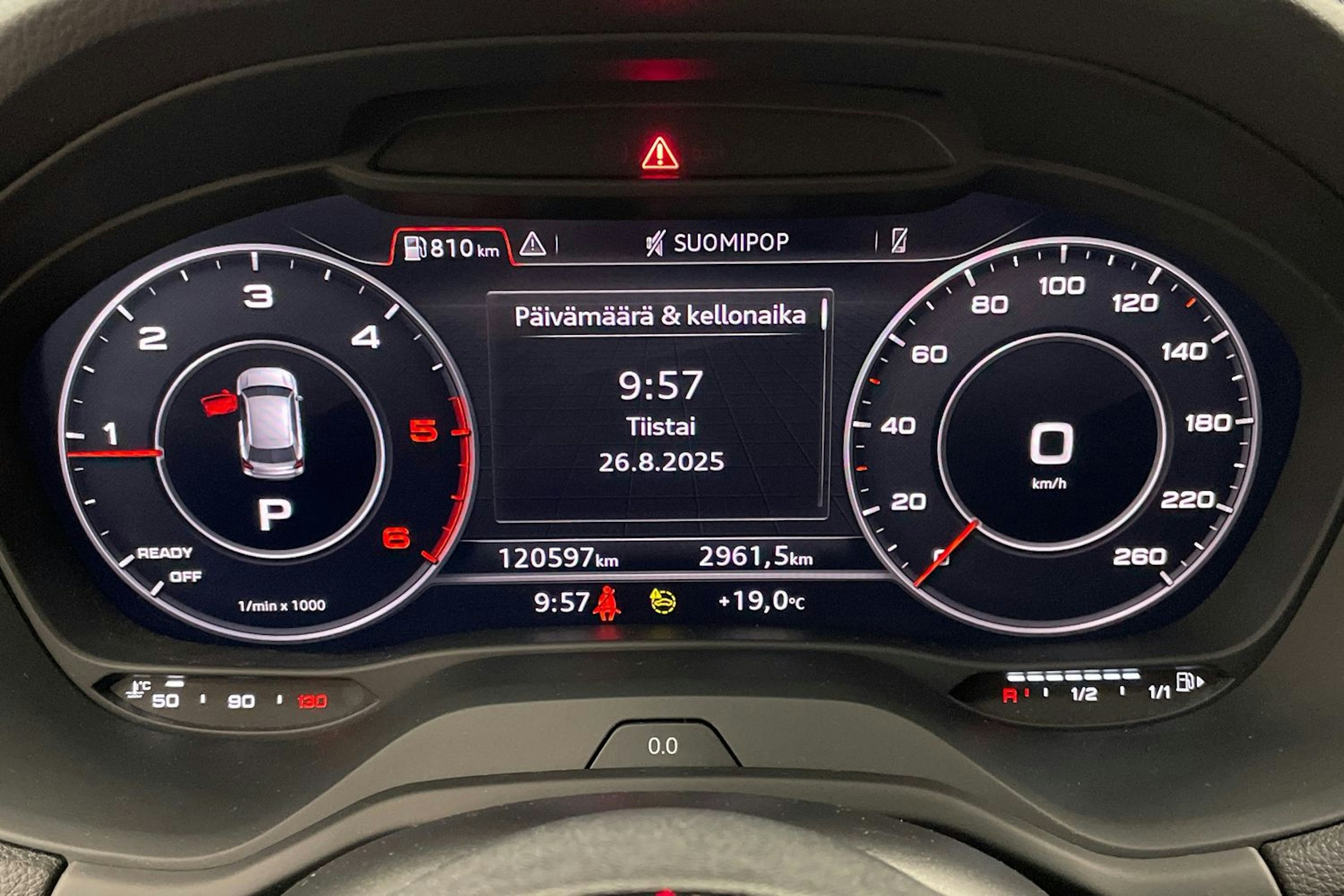 Musta Audi Q2 2022 kuva 19.