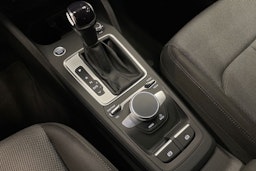 Musta Audi Q2 2022 kuva 20.