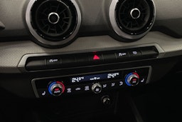 Musta Audi Q2 2022 kuva 21.