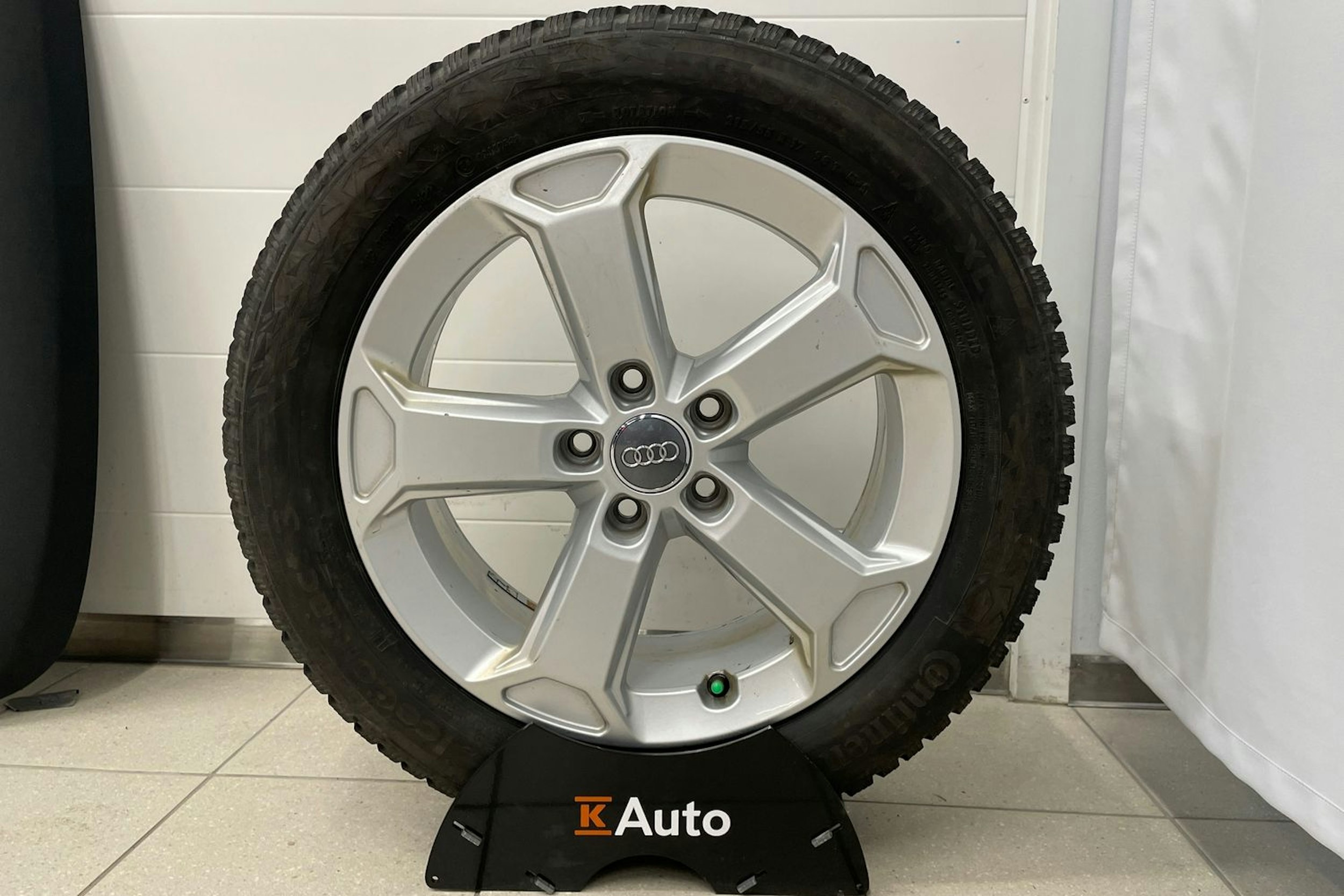 Musta Audi Q2 2022 kuva 26.