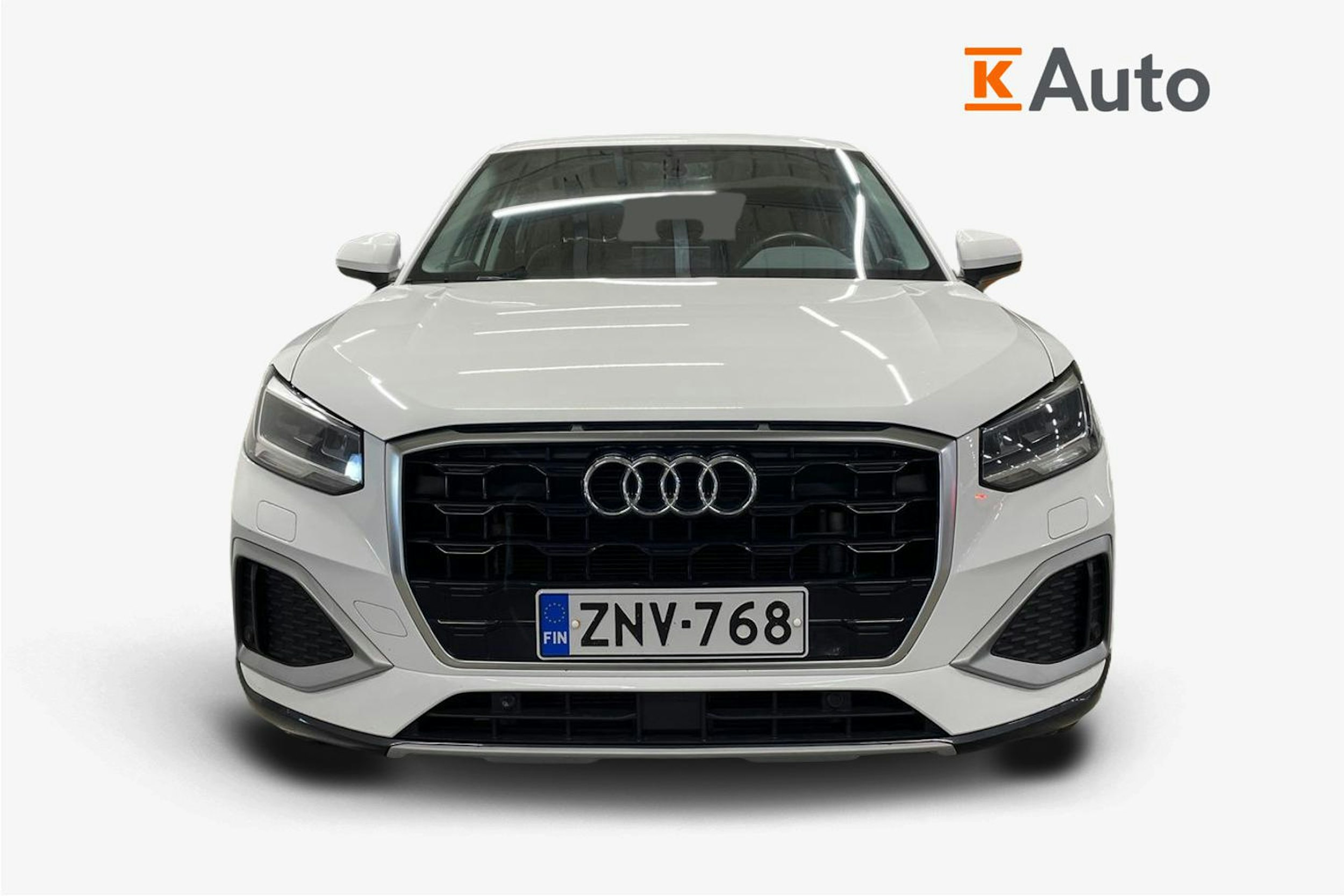 Valkoinen Audi Q2 2022 kuva 5.