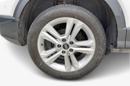 Valkoinen Audi Q2 2022 kuva 11.
