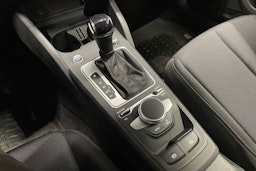 Valkoinen Audi Q2 2022 kuva 17.