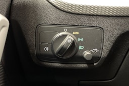 Valkoinen Audi Q2 2022 kuva 18.
