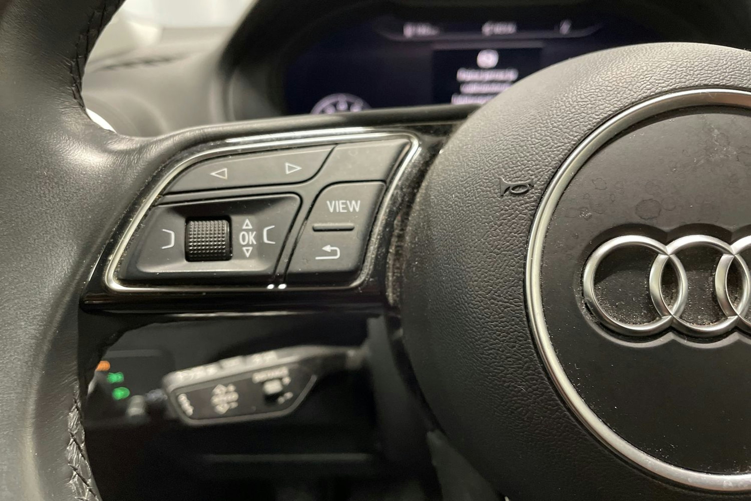 Valkoinen Audi Q2 2022 kuva 19.