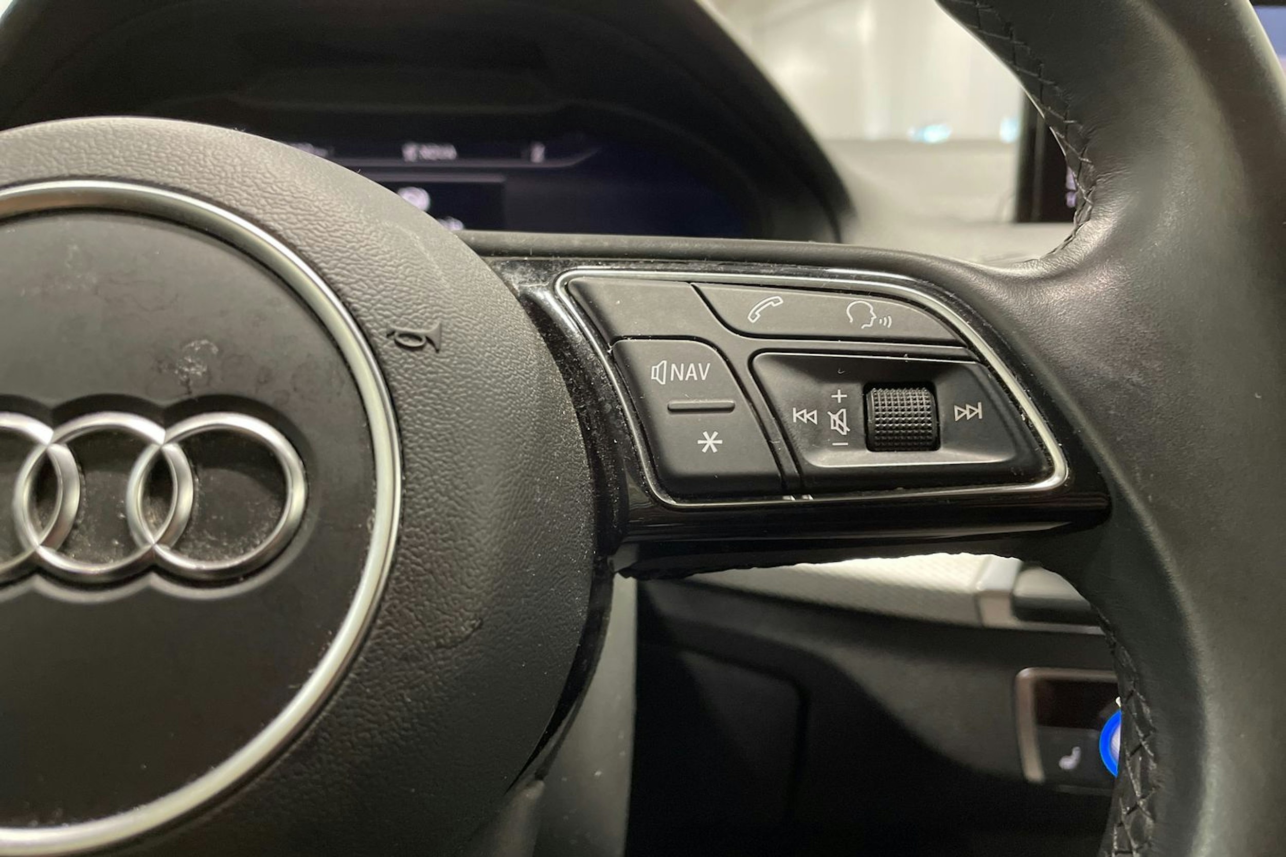 Valkoinen Audi Q2 2022 kuva 20.