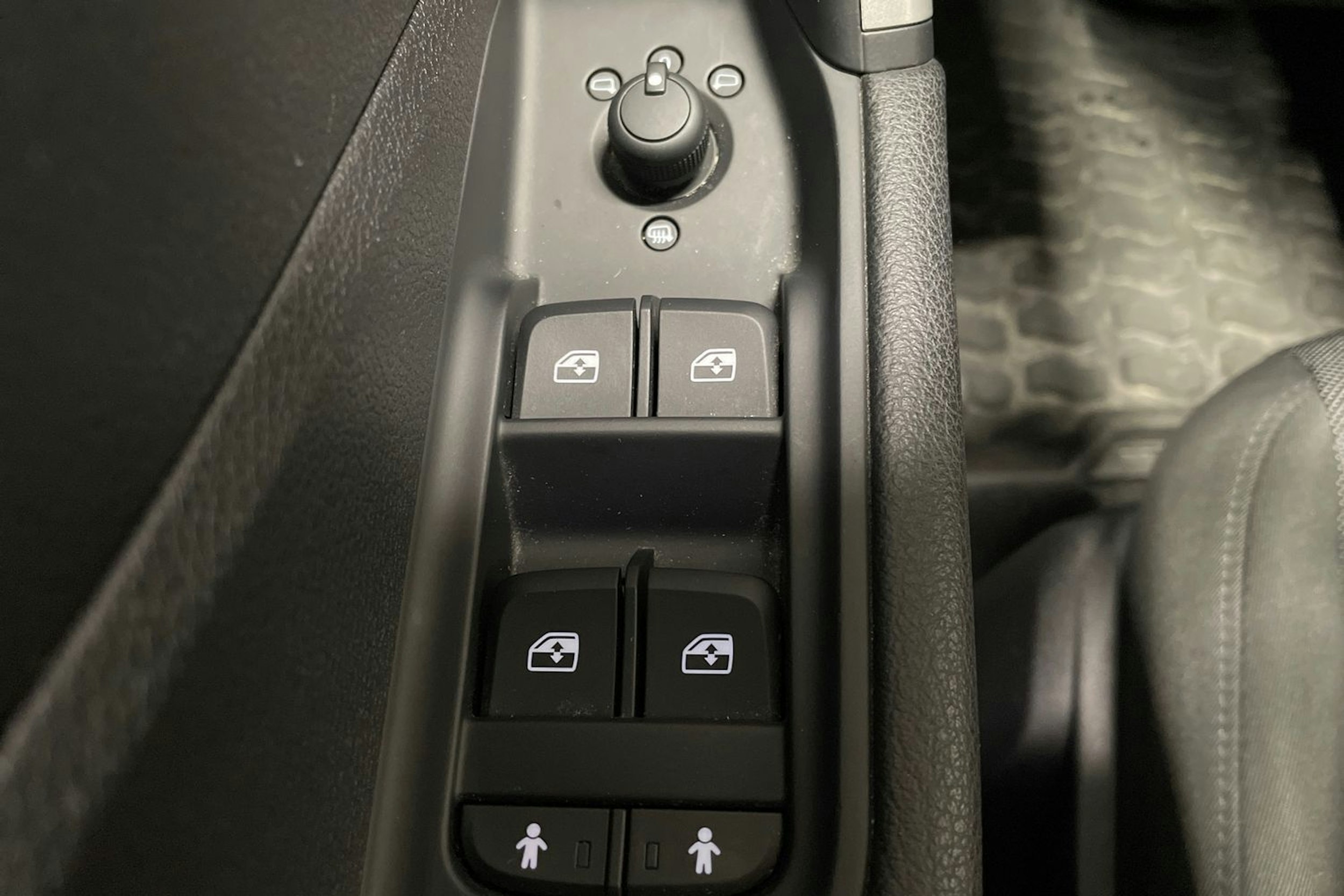 Valkoinen Audi Q2 2022 kuva 21.