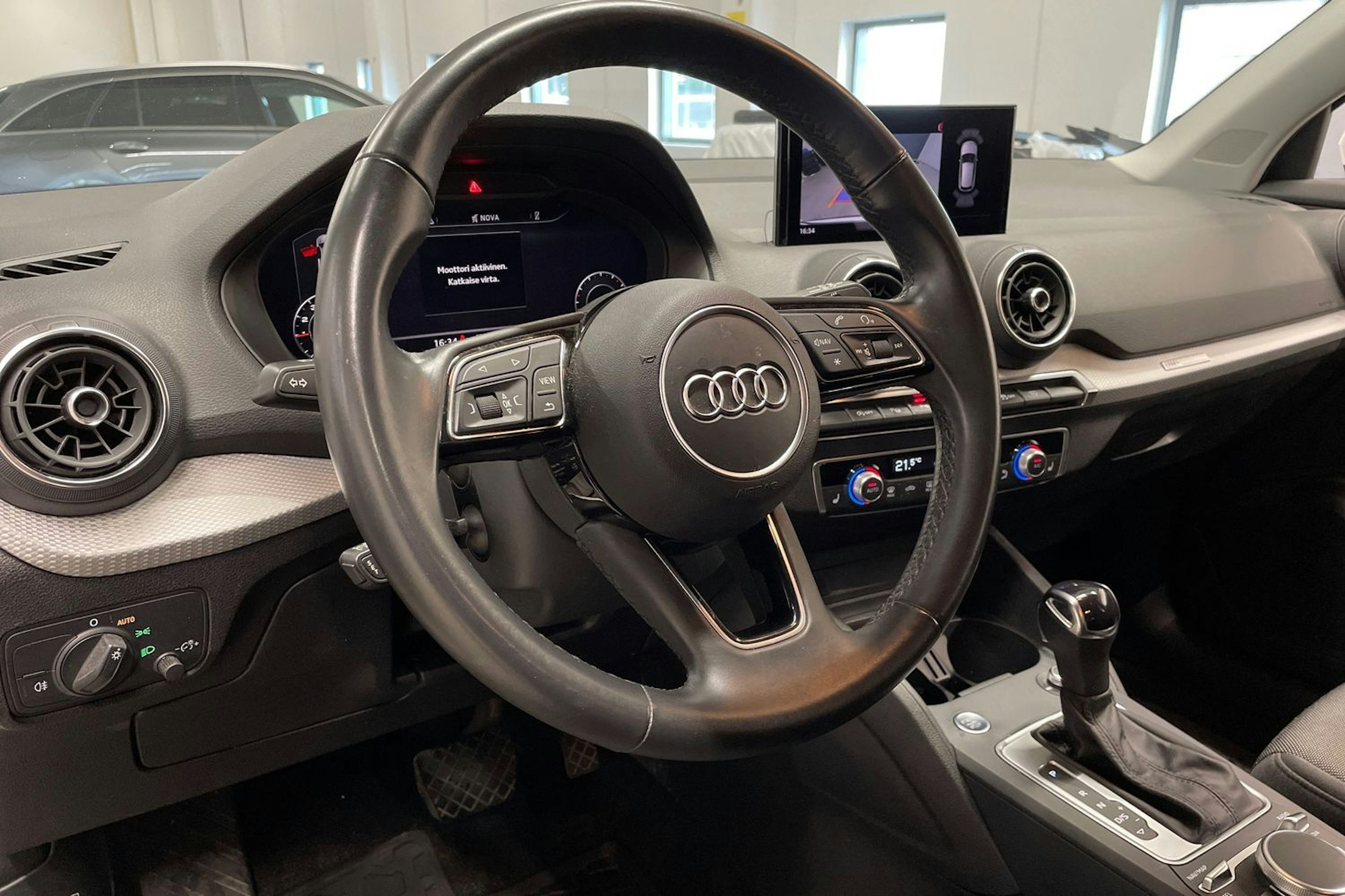 Valkoinen Audi Q2 2022 kuva 22.