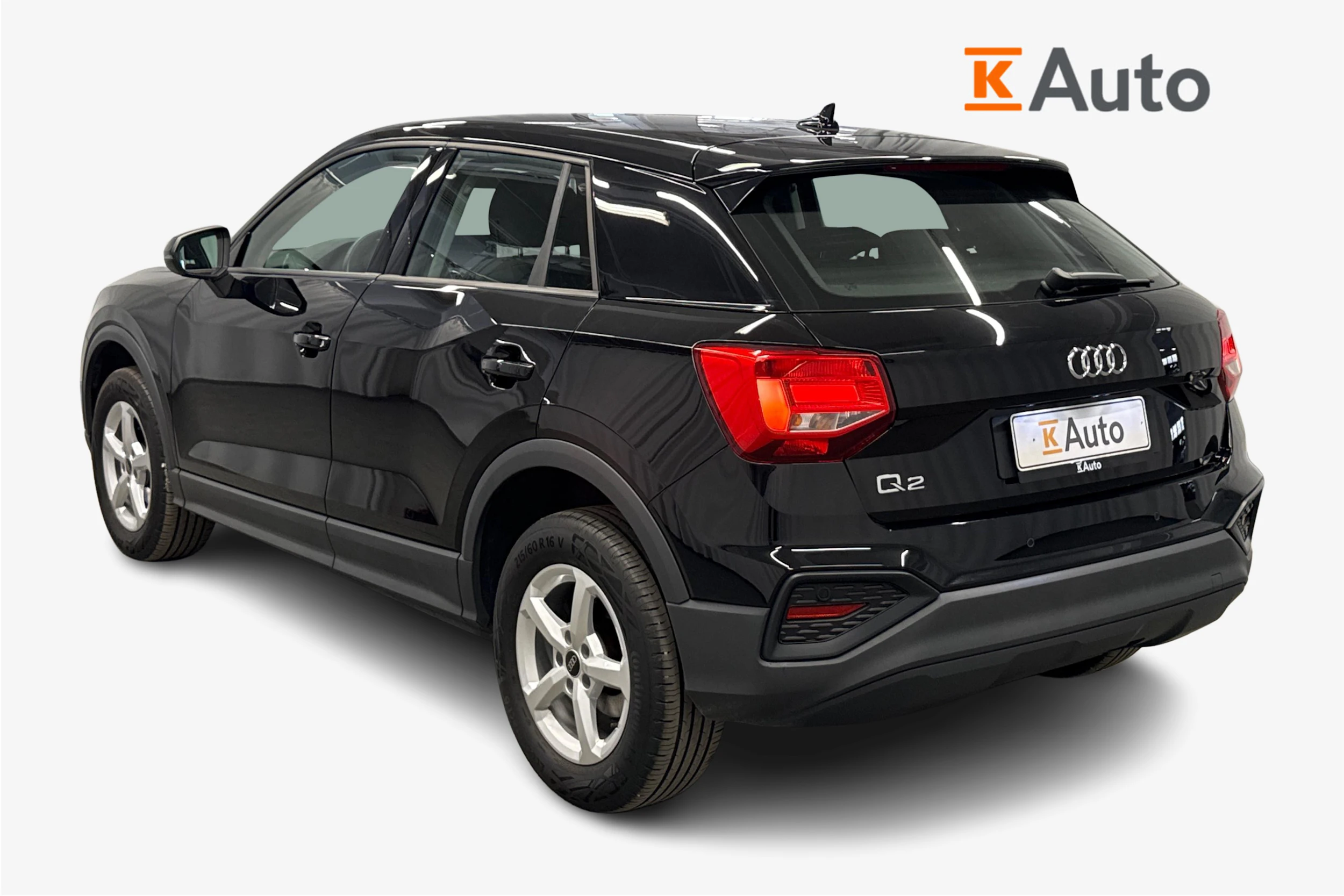 musta Audi Q2 2023 kuva 3.