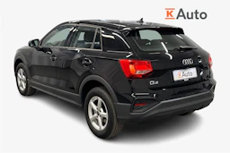 musta Audi Q2 2023 kuva 3.