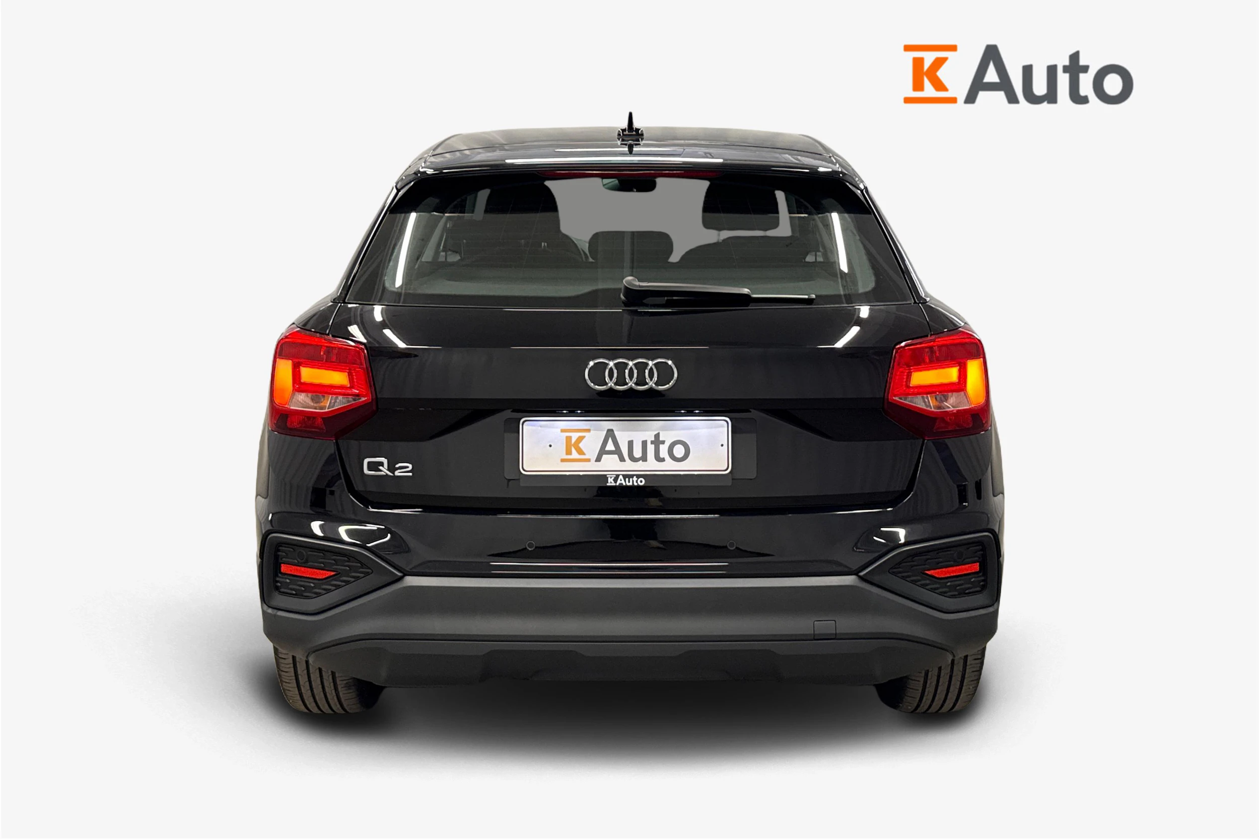 musta Audi Q2 2023 kuva 4.