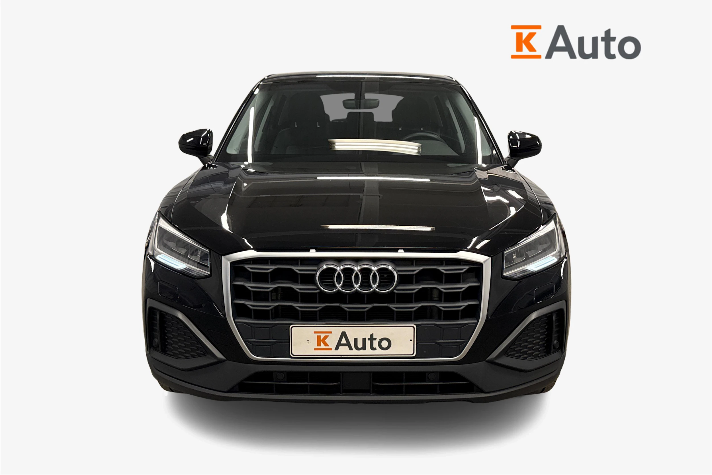 musta Audi Q2 2023 kuva 5.