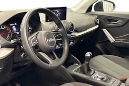 musta Audi Q2 2023 kuva 8.