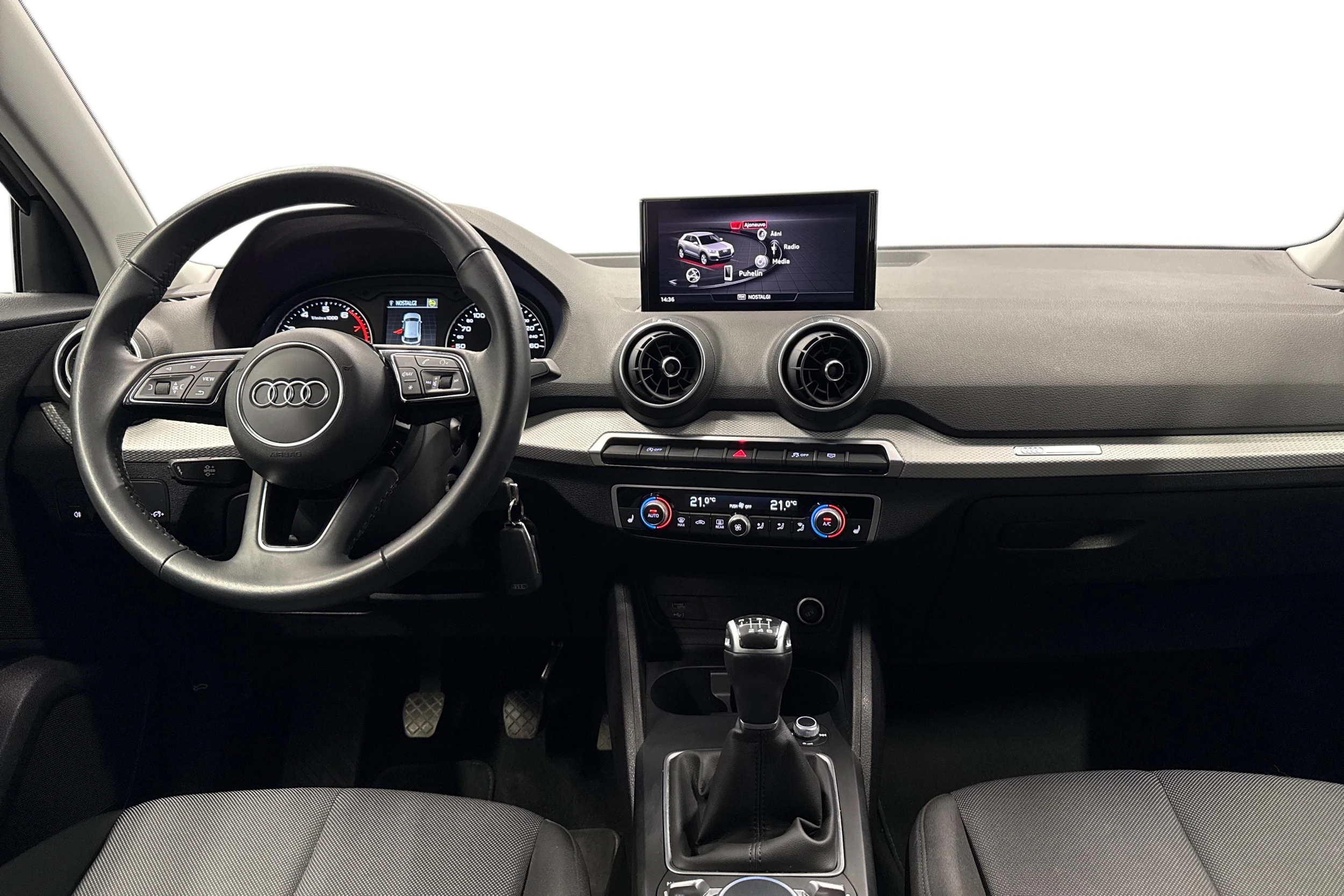 musta Audi Q2 2023 kuva 9.