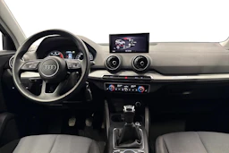 musta Audi Q2 2023 kuva 9.