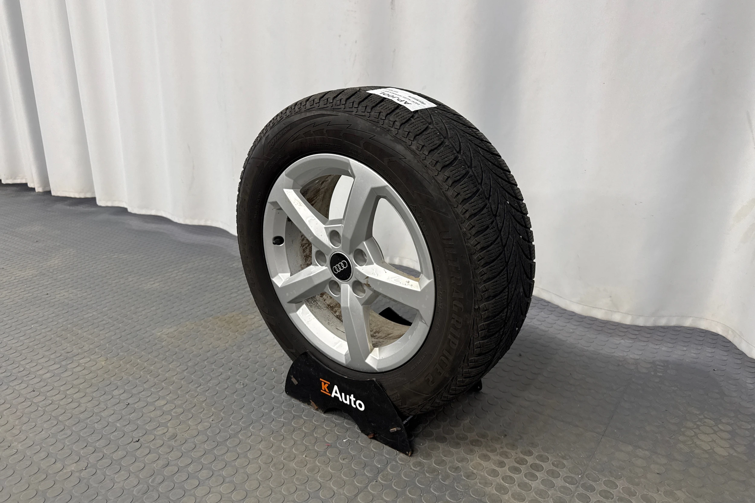 musta Audi Q2 2023 kuva 13.