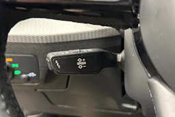 musta Audi Q2 2023 kuva 17.