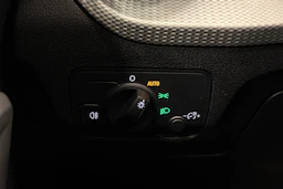 musta Audi Q2 2023 kuva 20.