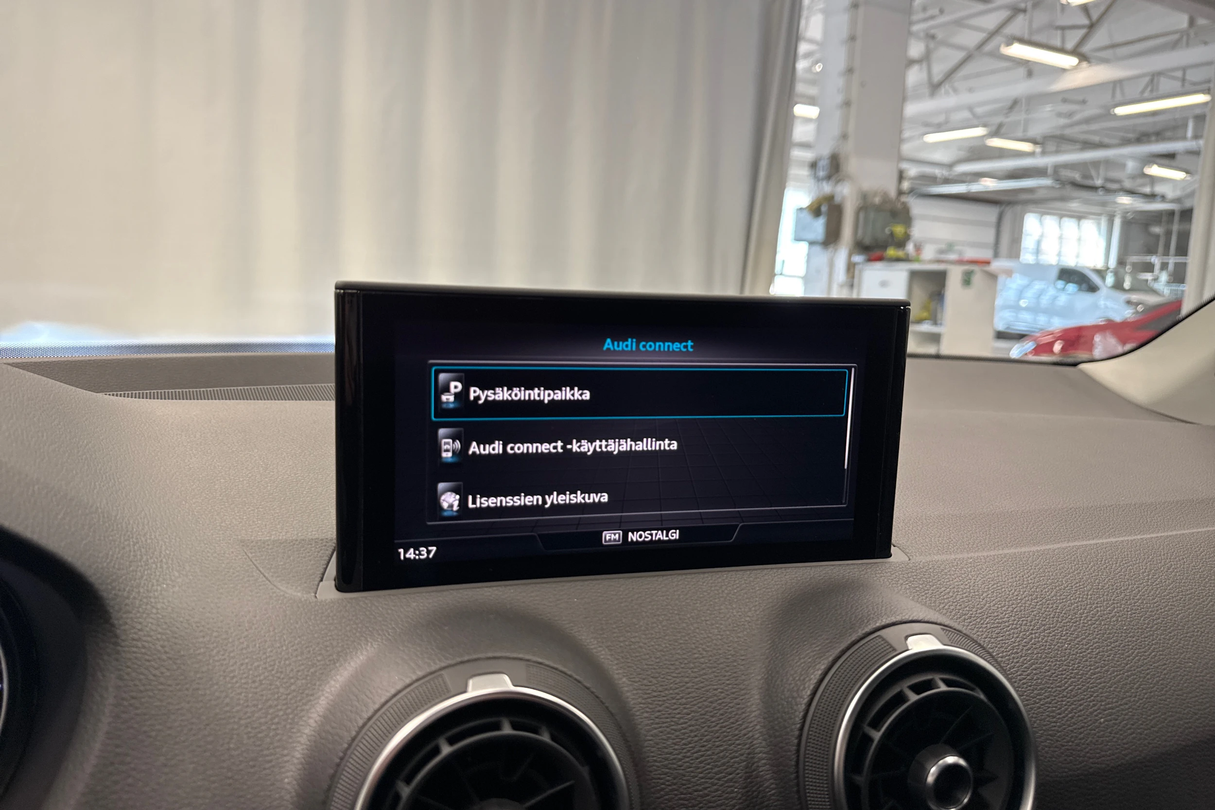 musta Audi Q2 2023 kuva 23.