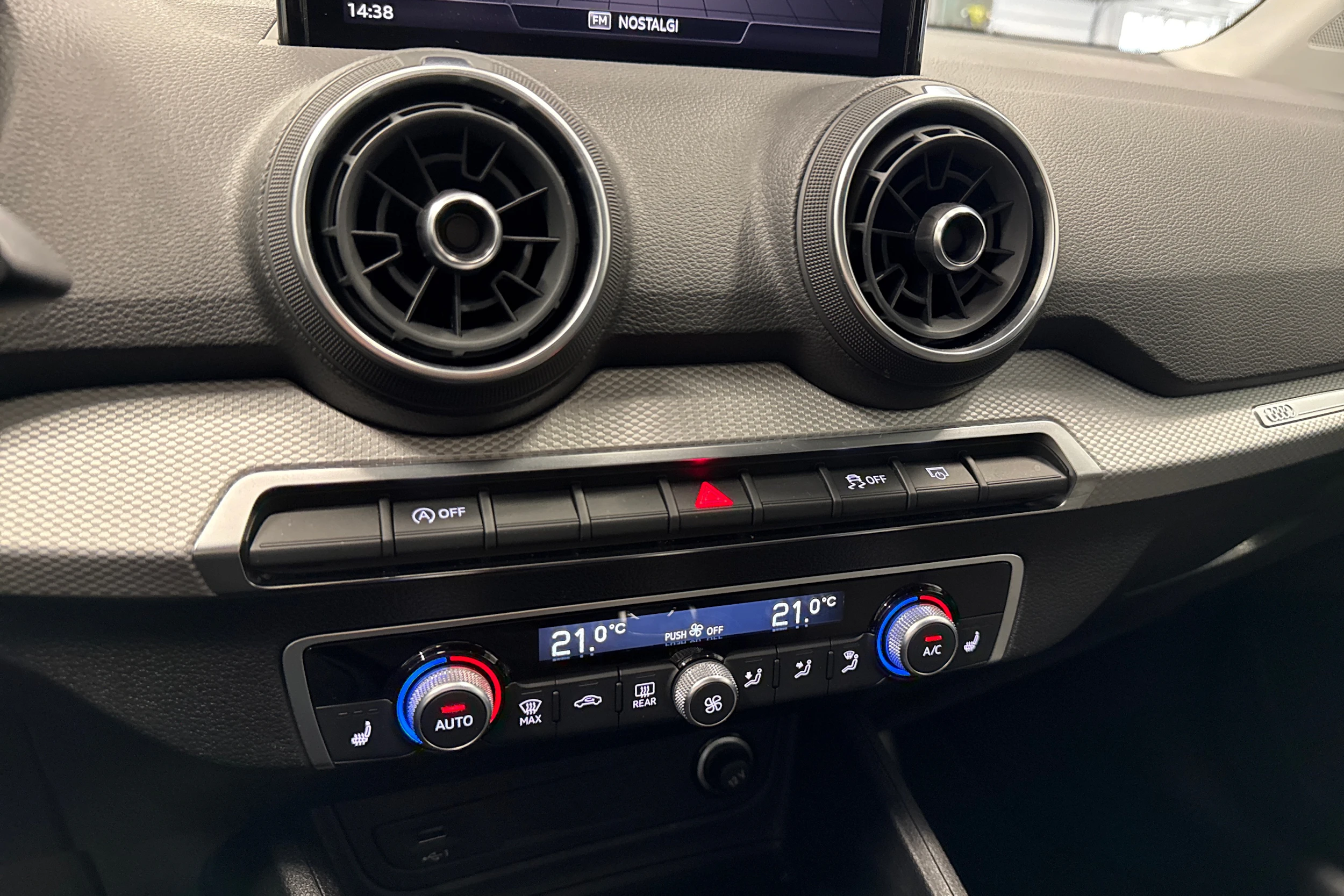 musta Audi Q2 2023 kuva 25.